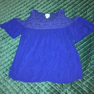 Blue cold shoulder Stylus brand women’s shirt